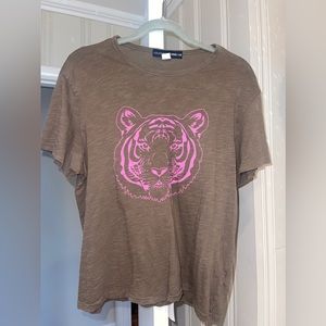 Tiger Graphic Tee Olive Green & Pink